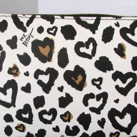 Betsy Johnson xO ZIP AROUND WALLET WITH WRISTLET - Picture 2 of 2